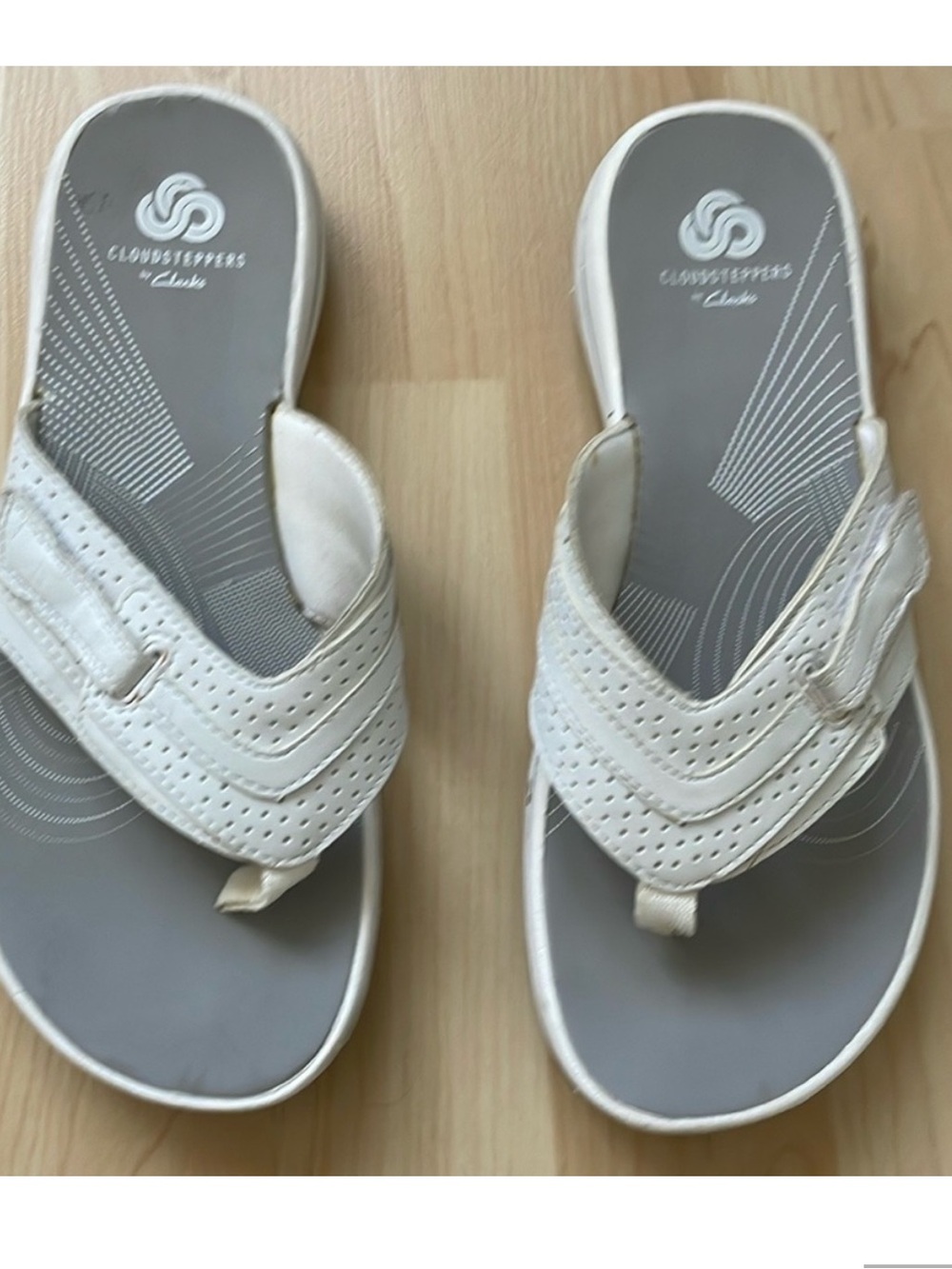Clarks Cloudsteppers Women's White and Gray Comfort Sandals, size 6